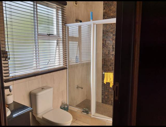 8 BEDROOM HOUSE FOR SALE IN LA LUCIA